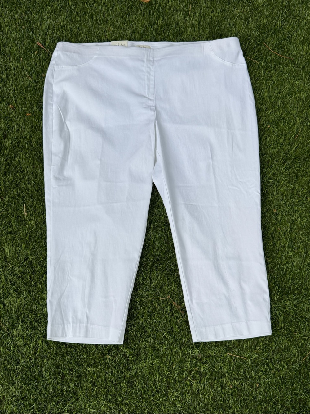 NWT Style & Co. "Mid-Rise Comfort Waist" capri - Size 24W